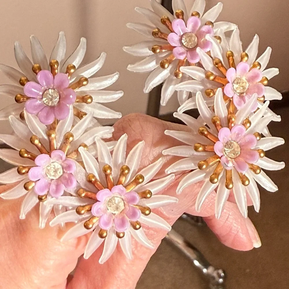 Vintage 1940 50 Oversized Plastic Lavender Fairycore clip ear crawler earrings - Picture 3 of 17
